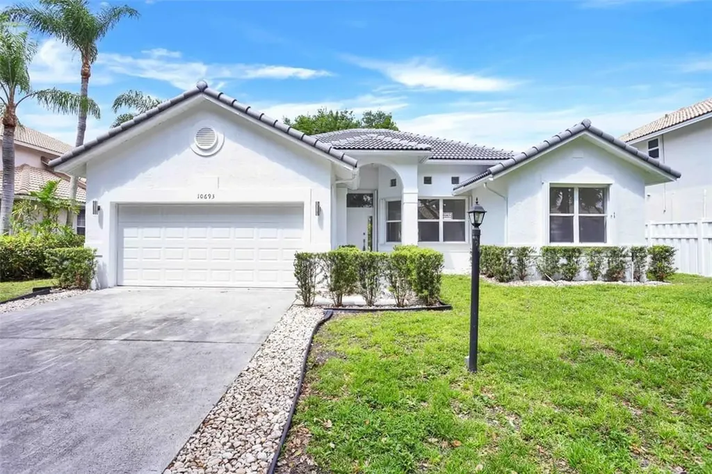 10693 Edinburgh Street Hollywood FL 33026