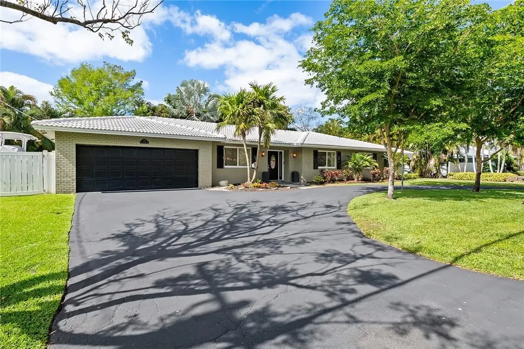 741 W Tropical Way Plantation FL 33317