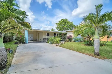 961 W Country Club Circle Plantation FL 33317