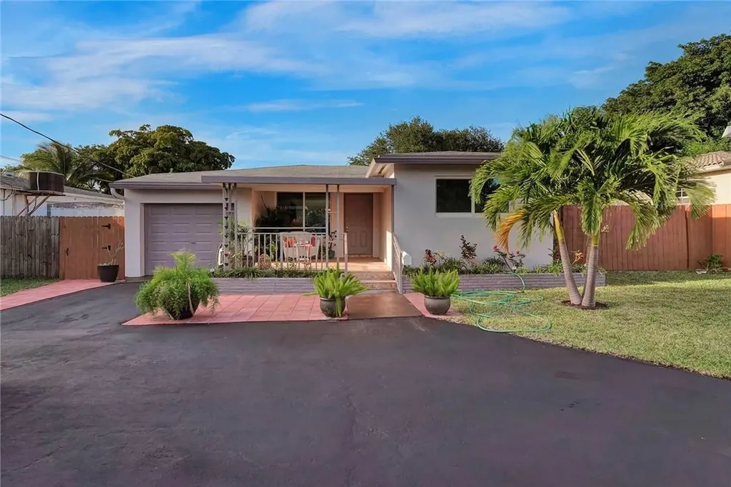 2715 Hayes Street Hollywood FL 33020