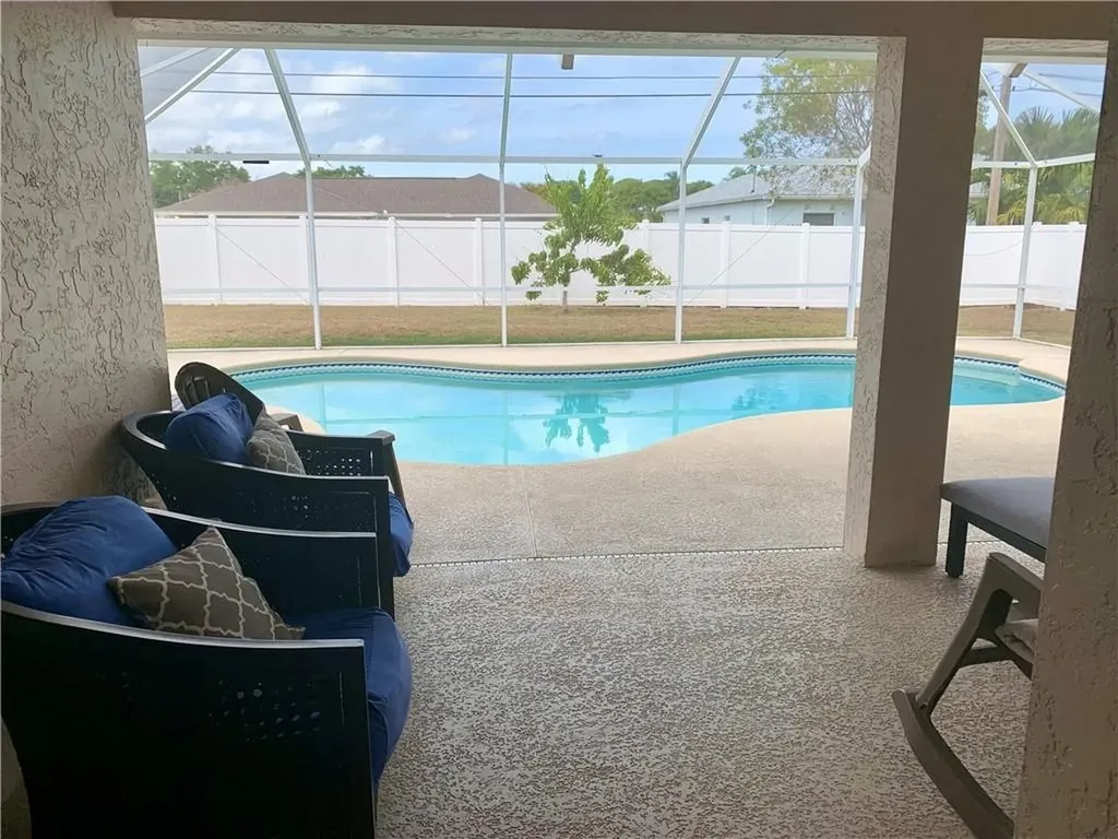 625 SE Ridgely Avenue Port St Lucie FL 34983