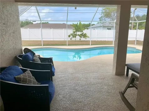 625 SE Ridgely Avenue Port St Lucie FL 34983