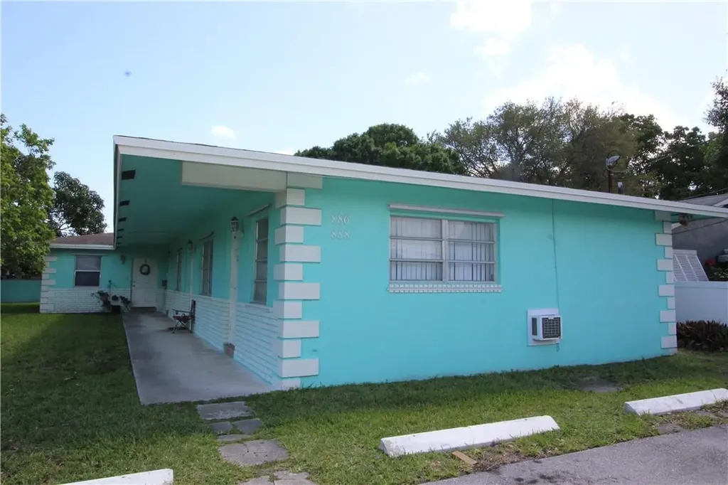 886 NE 35th Street Oakland Park FL 33334