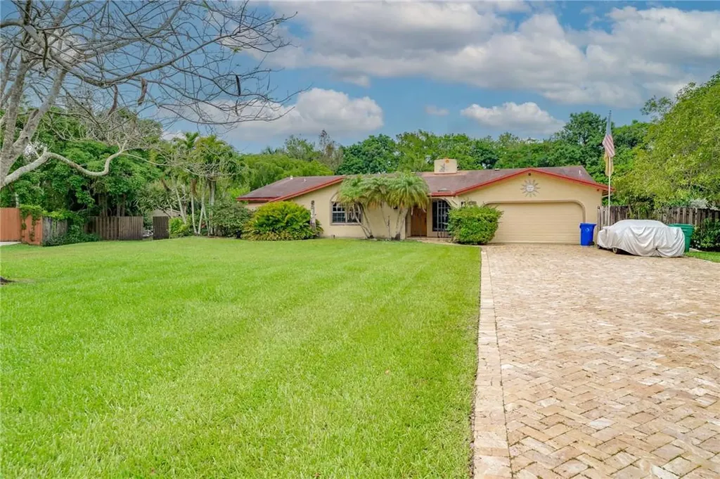18611 SW 61st Court Southwest Ranches FL 33332