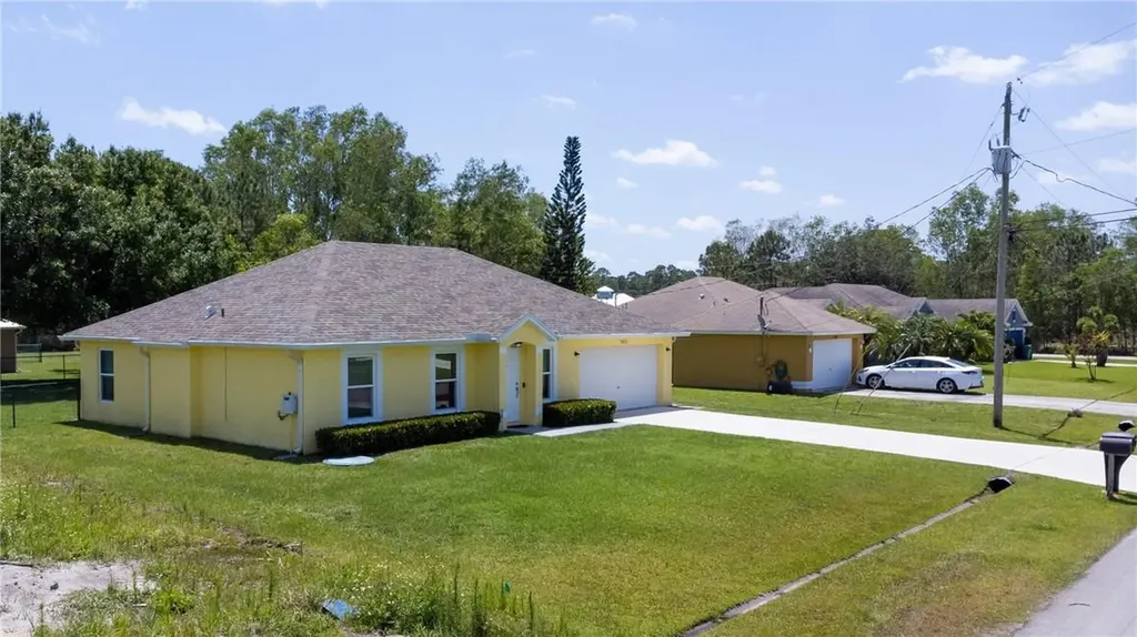 5421 NW Cromey Street Port St Lucie FL 34986