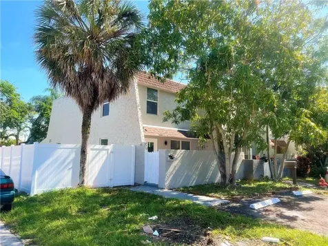 7347 NW 75th Street Tamarac FL 33321