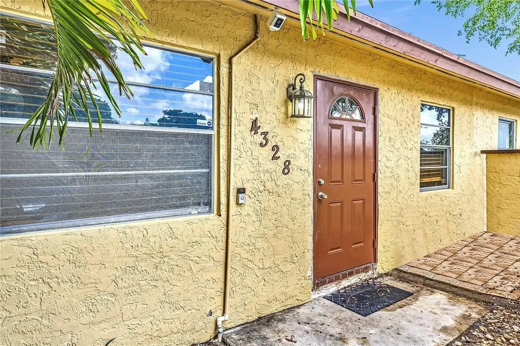 4328 NW 4th Avenue Deerfield Beach FL 33064