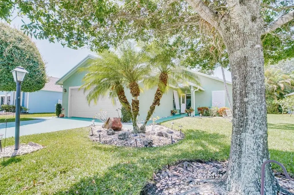 2856 SW Versailles Terrace Stuart FL 34997