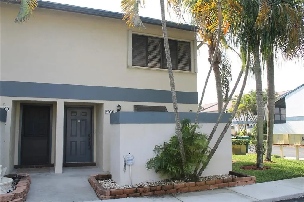 7064 SW 42nd Court Davie FL 33314