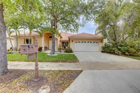 667 Lake Boulevard Weston FL 33326