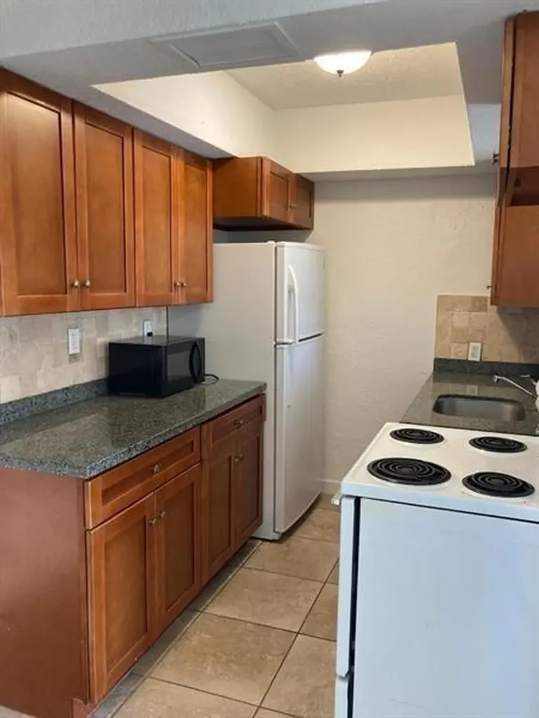 513 SW 2nd Court Pompano Beach FL 33060