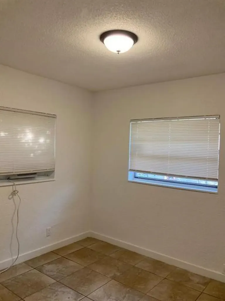 513 SW 2nd Court Pompano Beach FL 33060