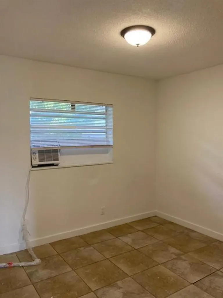 513 SW 2nd Court Pompano Beach FL 33060