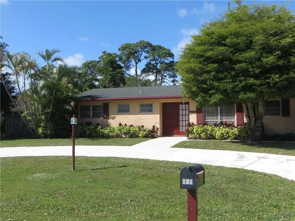 831 Woodland Avenue Haverhill FL 33415