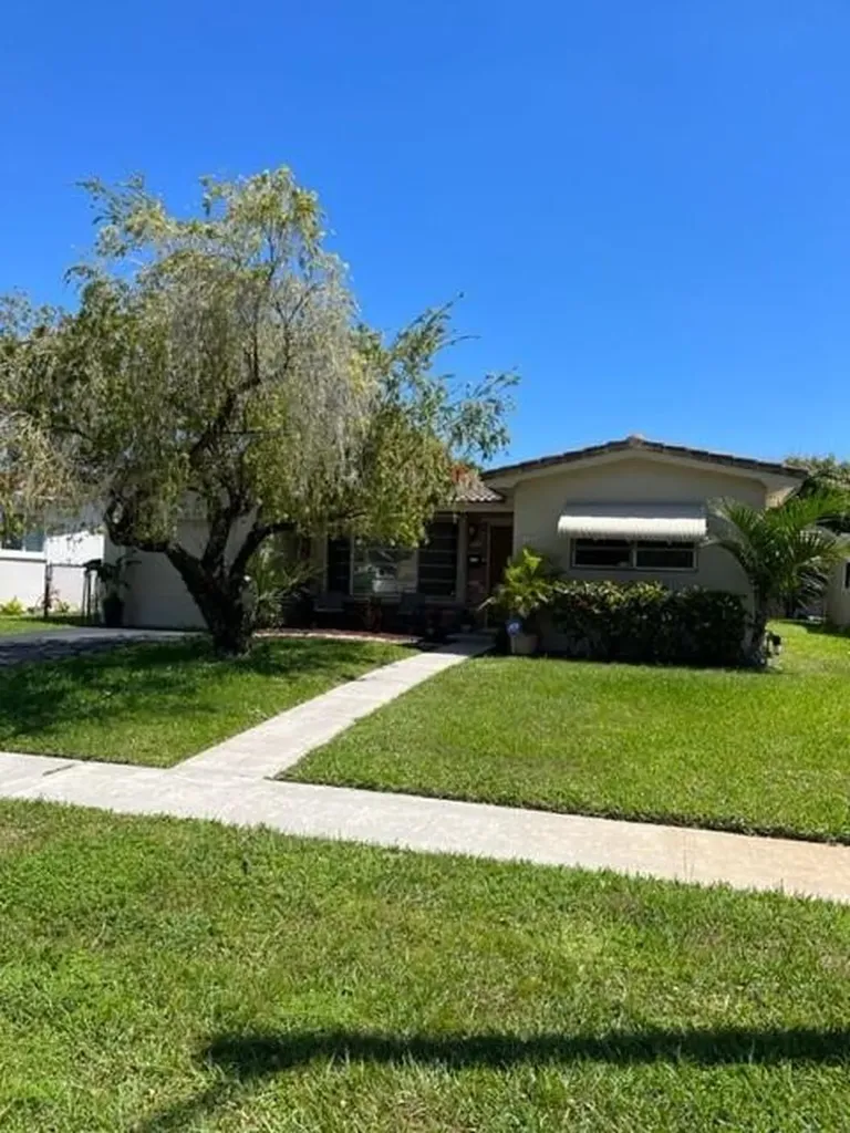 2121 N 55th Avenue Hollywood FL 33021