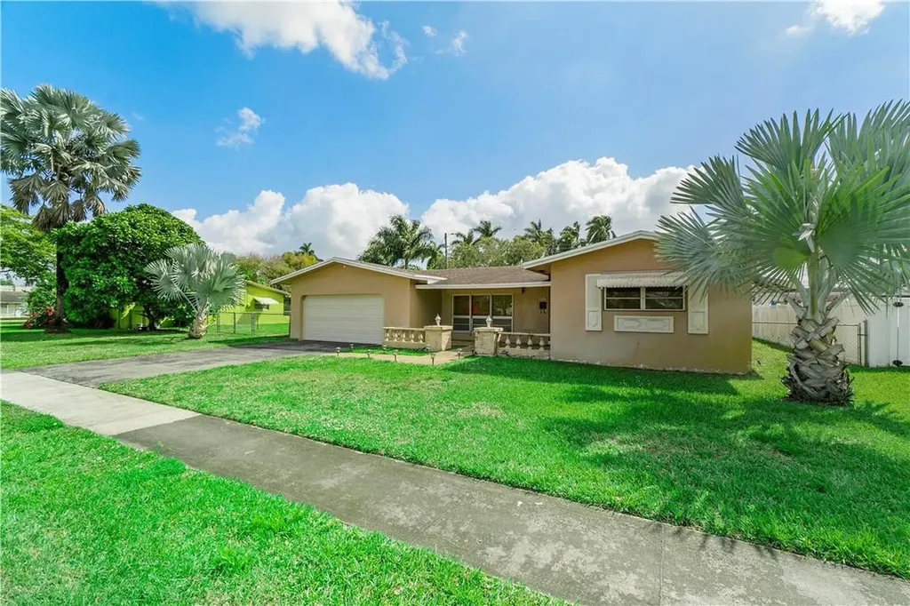 4902 SW 90th Terrace Cooper City FL 33328