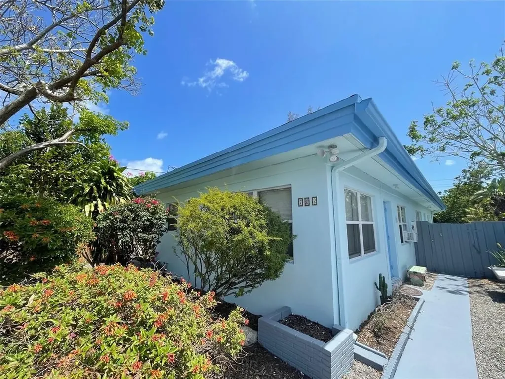 702 NE 37th Street Oakland Park FL 33334