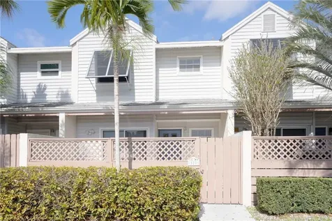 327 W Hemingway Circle Margate FL 33063