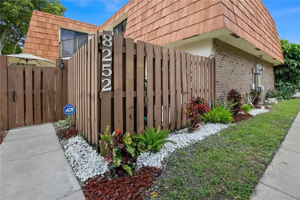 8252 S Coral Circle North Lauderdale FL 33068