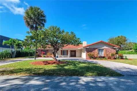 7 Tahoe Lane Sea Ranch Lakes FL 33308
