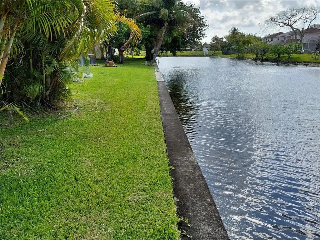 6704 NW 70th Street Tamarac FL 33321
