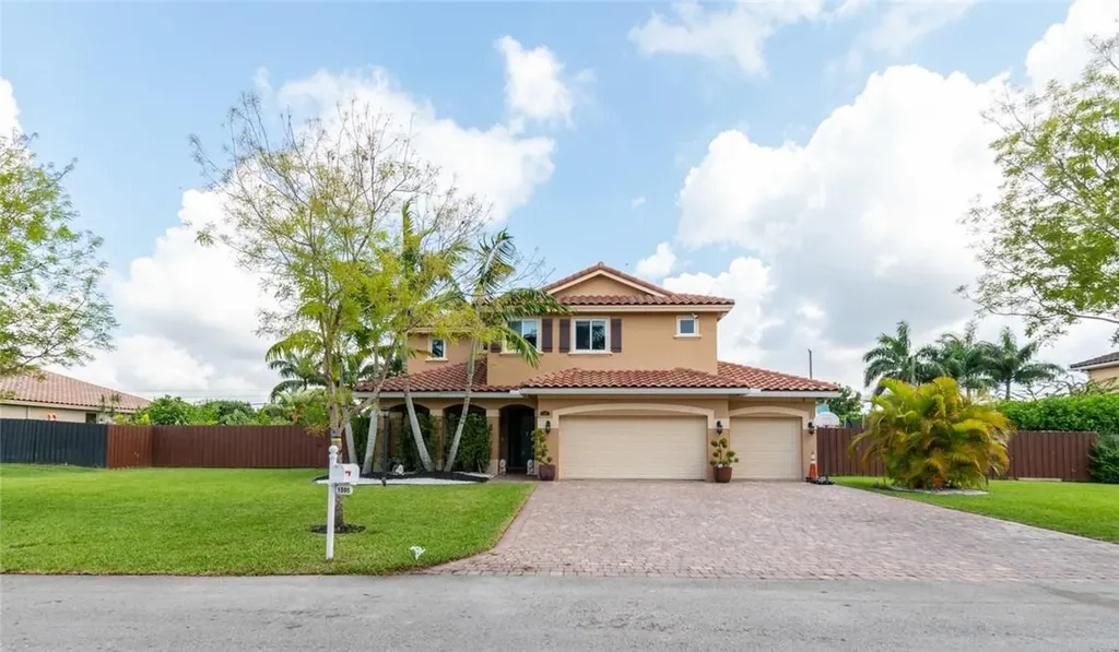 1595 NW 22nd Street Homestead FL 33030