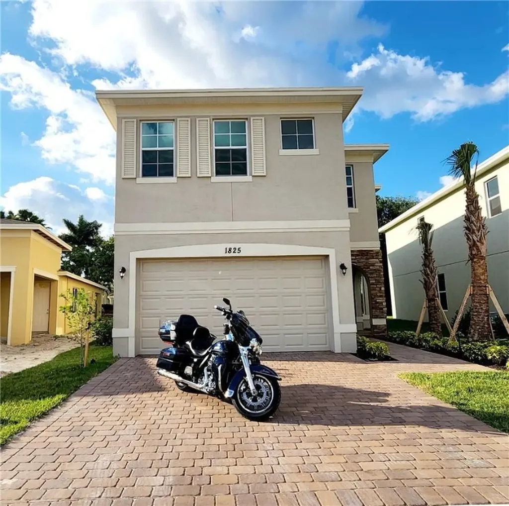 1825 NW Cataluna Circle Port St Lucie FL 34986