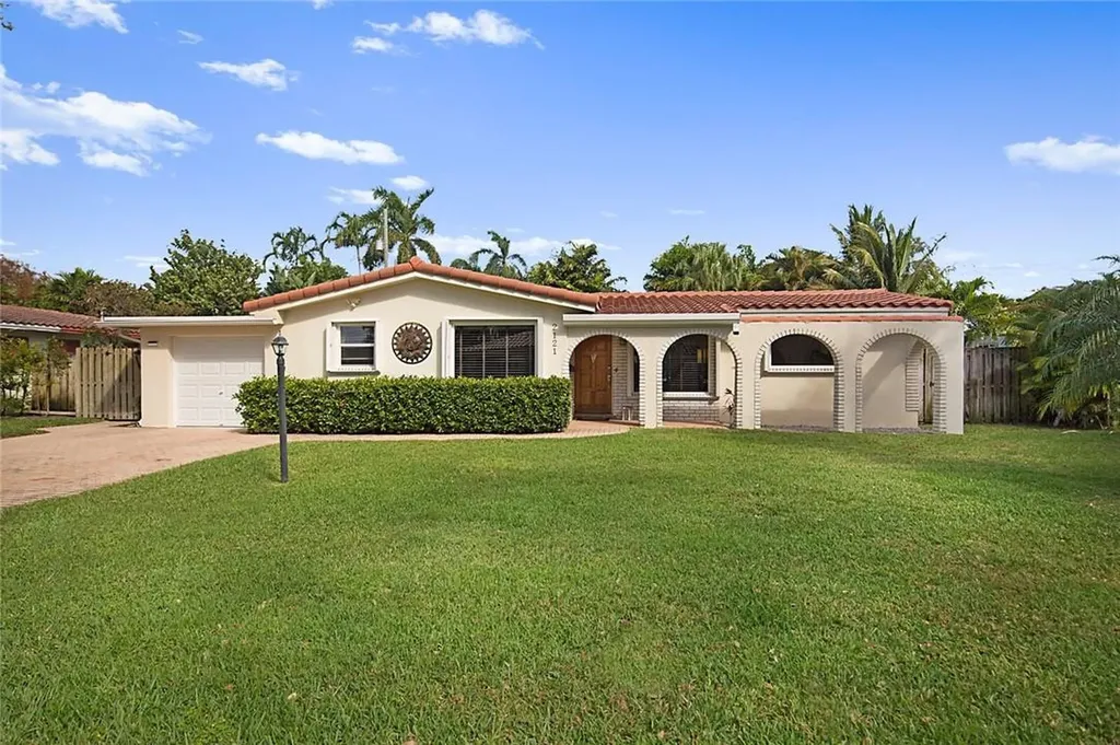 2121 NE 34th Court Lighthouse Point FL 33064