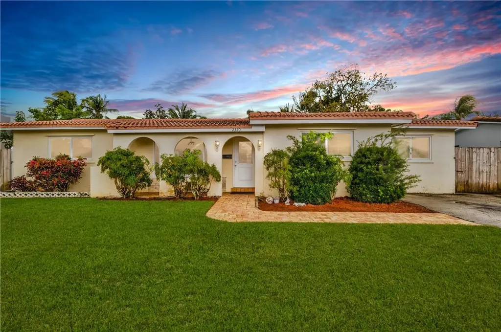 2320 NE 51st Street Lighthouse Point FL 33064