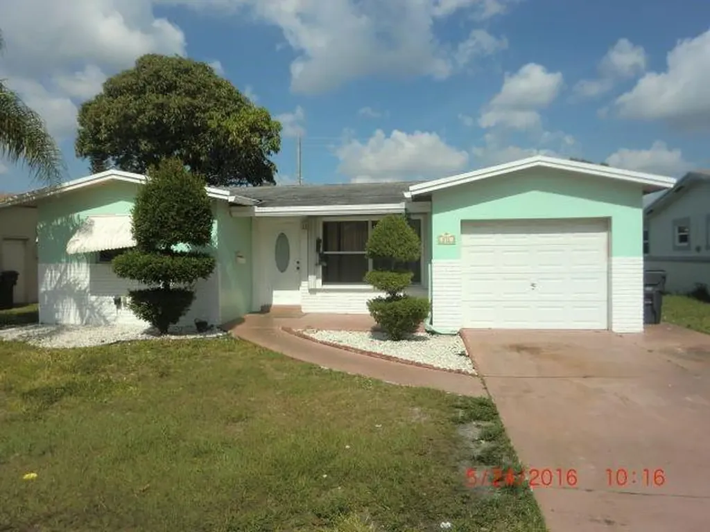 871 SW 64th Avenue North Lauderdale FL 33068