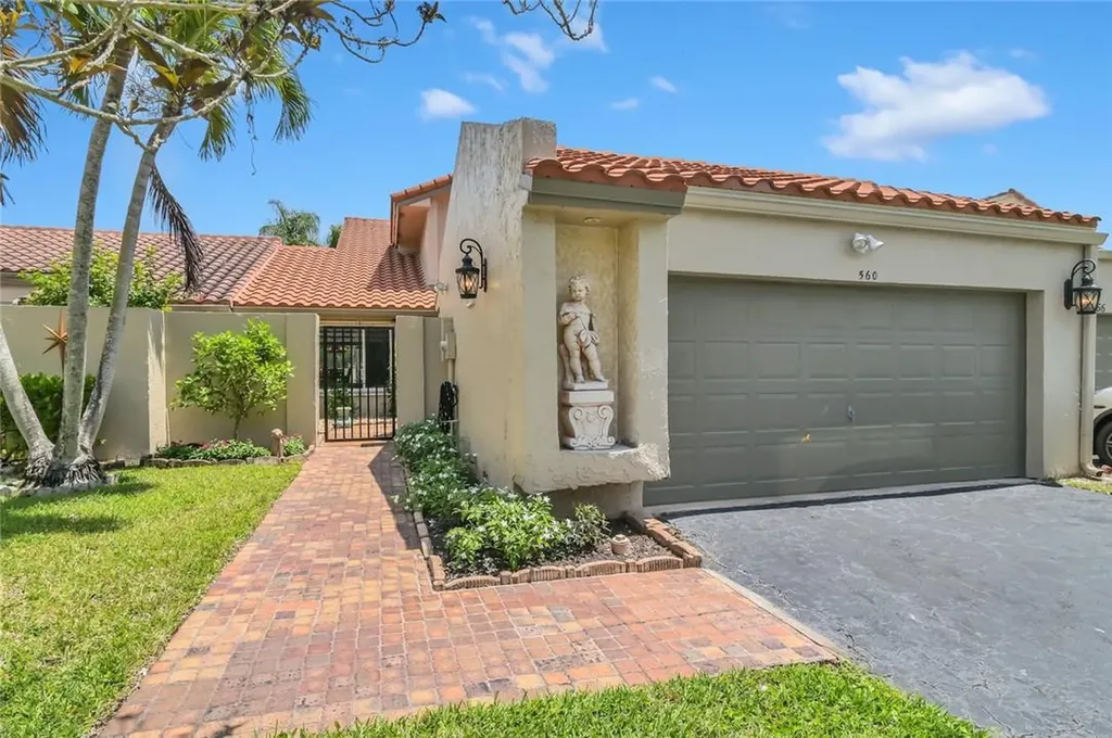 560 Village Lake Drive Weston FL 33326