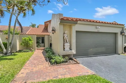 560 Village Lake Drive Weston FL 33326