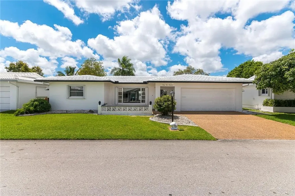 6900 NW 74th Place Tamarac FL 33321