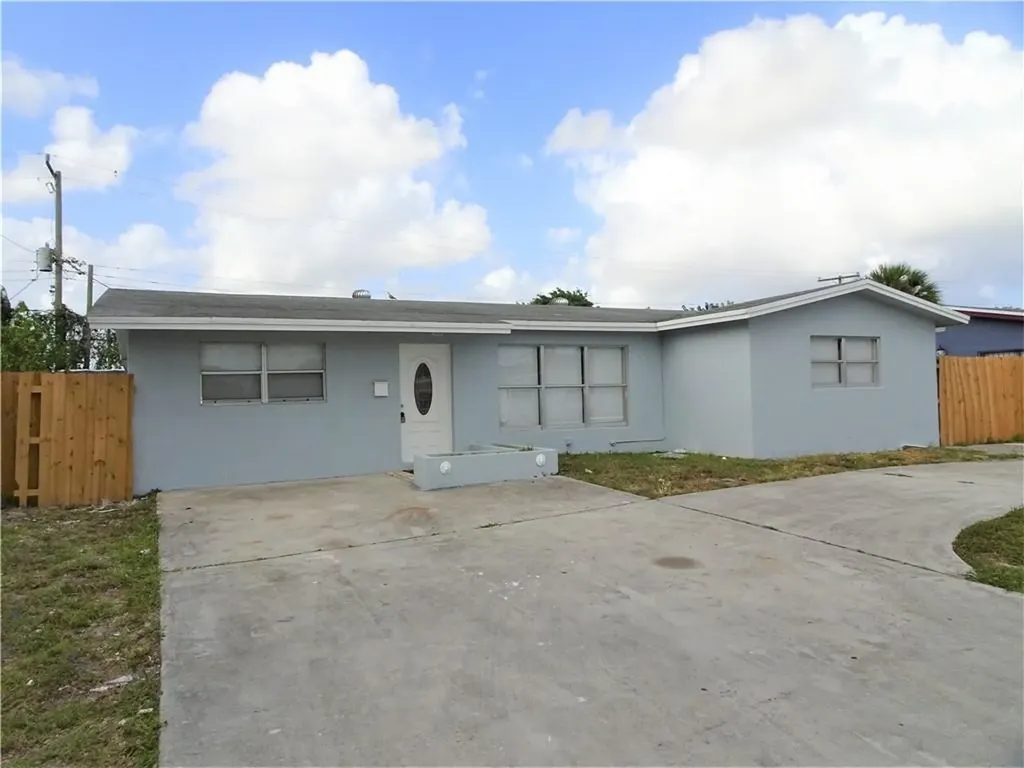 121 NW 17th Court Pompano Beach FL 33060