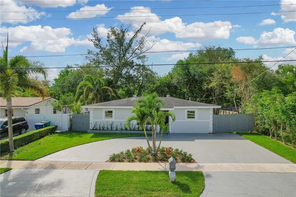 1920 SW 68th Way Miramar FL 33023