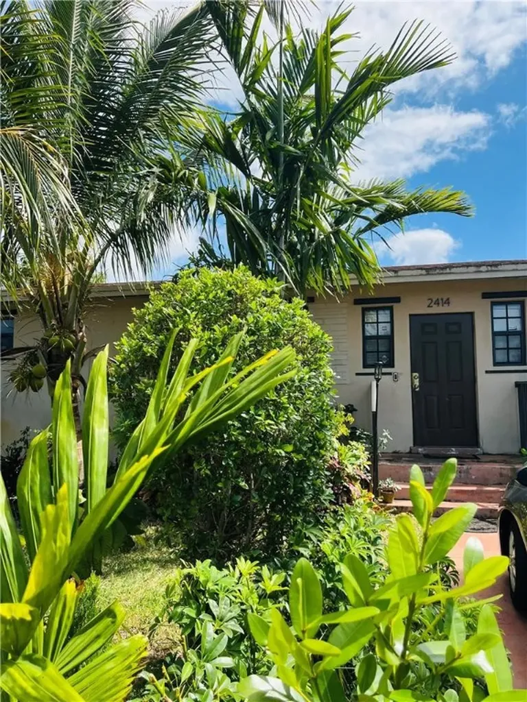 2414 Plunkett Street Hollywood FL 33020