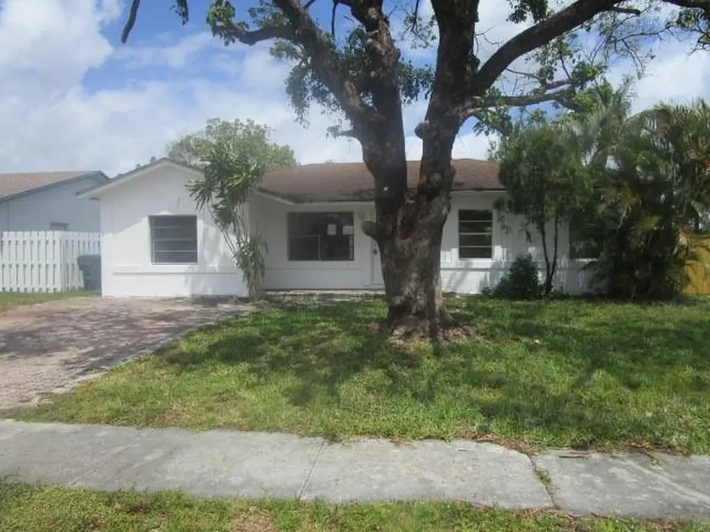 8201 SW 9th Court North Lauderdale FL 33068