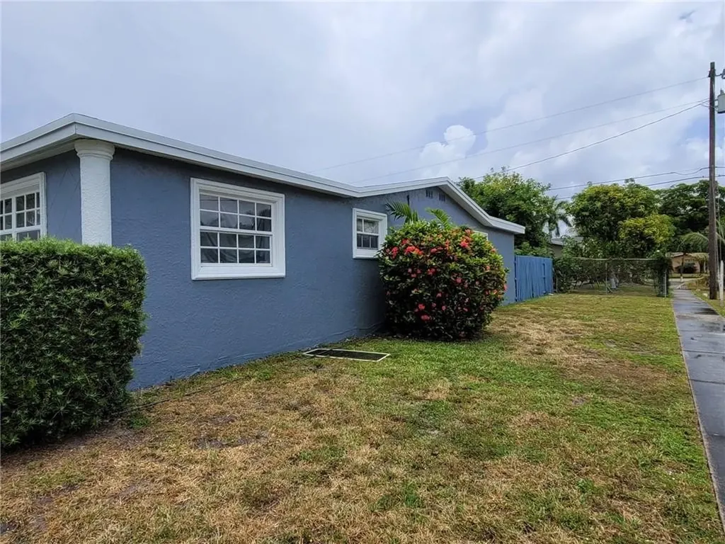 3557 NW 40th Court Lauderdale Lakes FL 33309