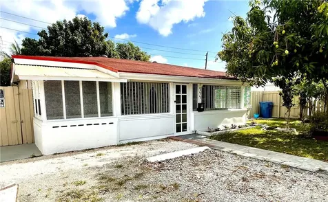 211 NE 41st Street Oakland Park FL 33334