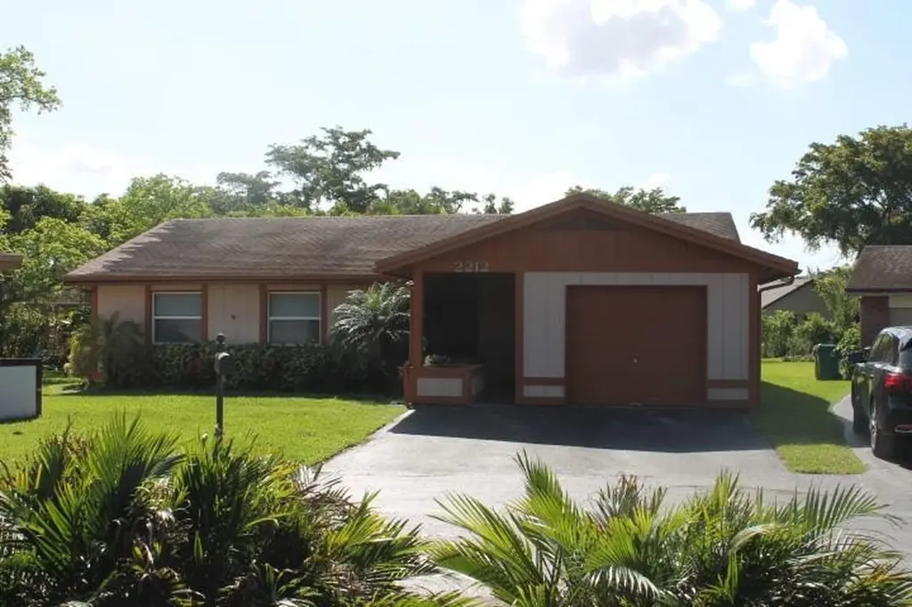 2212 Nova Village Drive Davie FL 33317