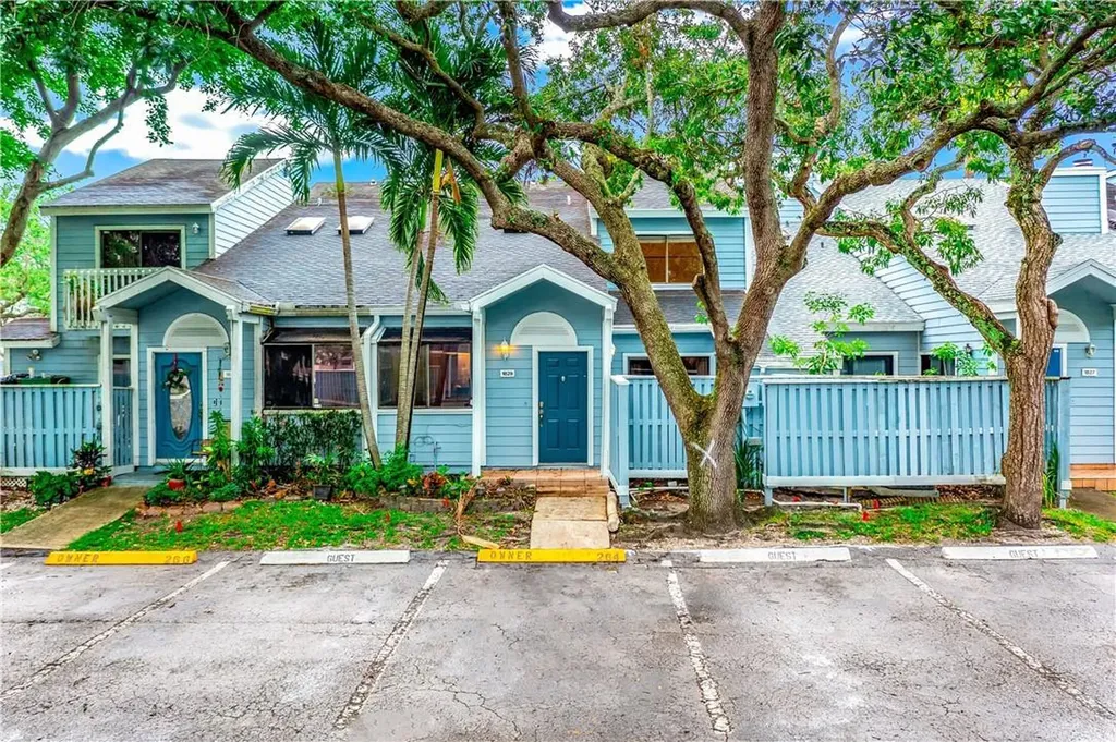 1829 Racquet Court North Lauderdale FL 33068