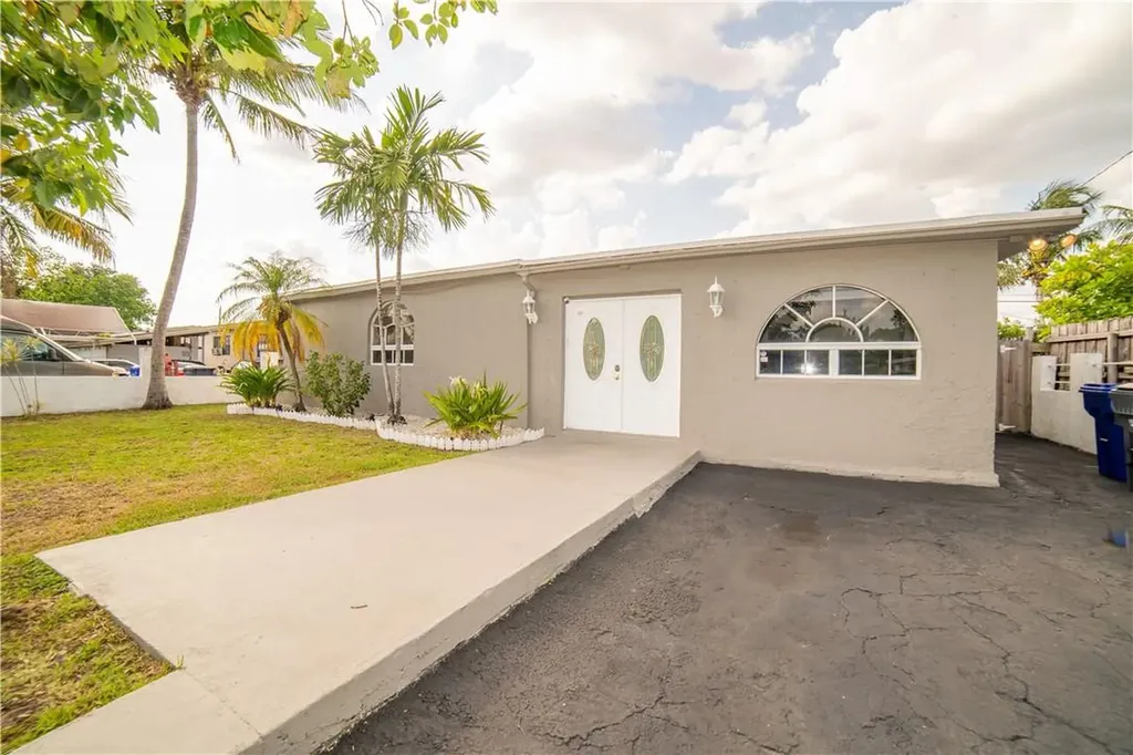 6517 Mayo Street Hollywood FL 33023