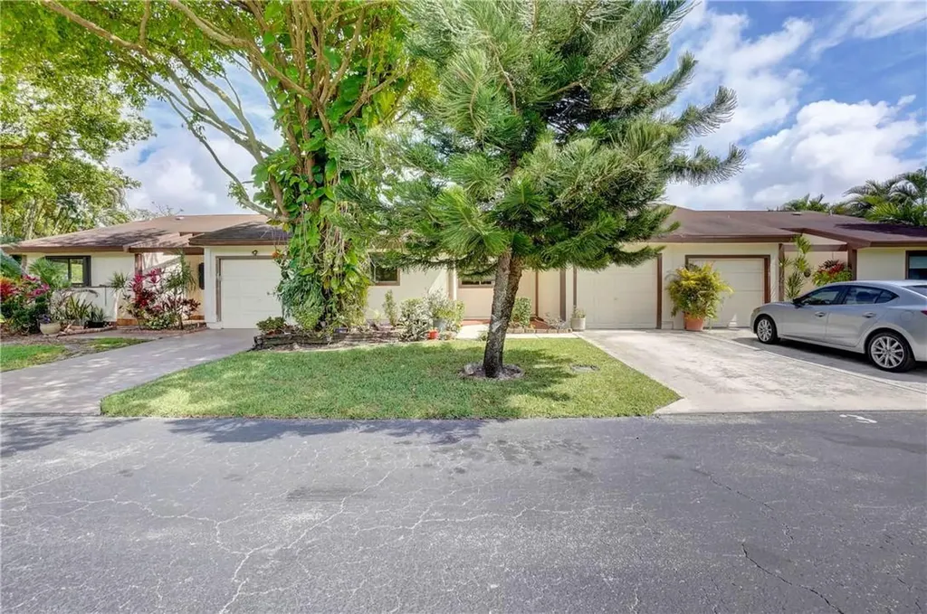 3 Mayfair Lane Boynton Beach FL 33426