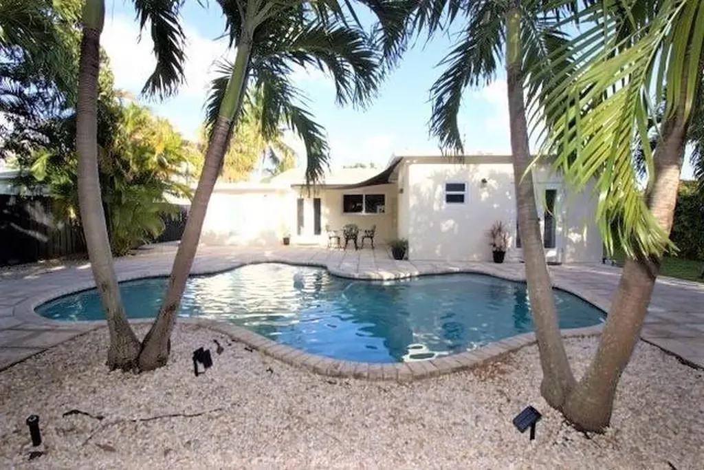 15 SE 13th Avenue Pompano Beach FL 33060