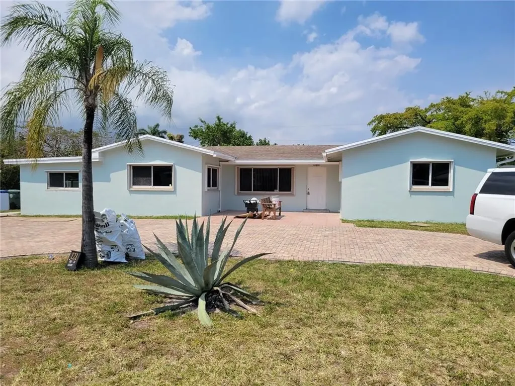 121 NW 36th Street Oakland Park FL 33309