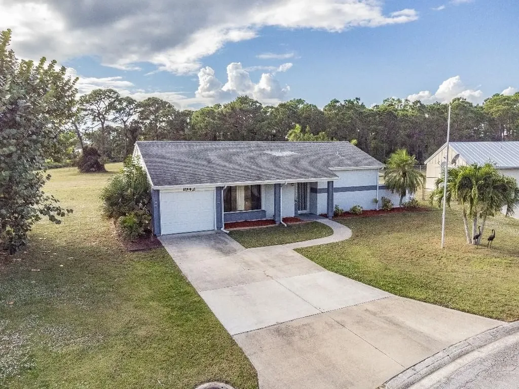 1942 SE Burgundy Lane Port St Lucie FL 34952