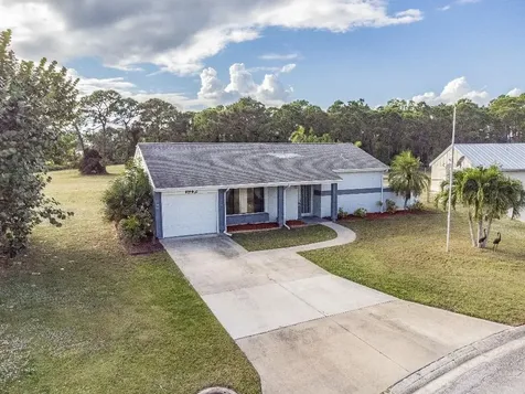 1942 SE Burgundy Lane Port St Lucie FL 34952