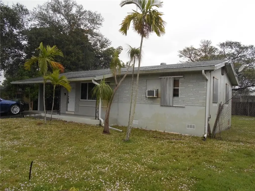 5623 SW 37th Street West Park FL 33023