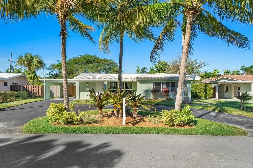 2741 NE 53rd Street Lighthouse Point FL 33064