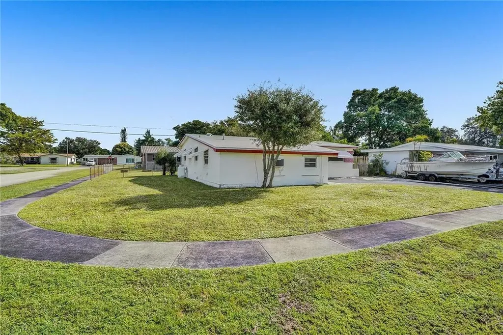 301 SW 68th Terrace Pembroke Pines FL 33023